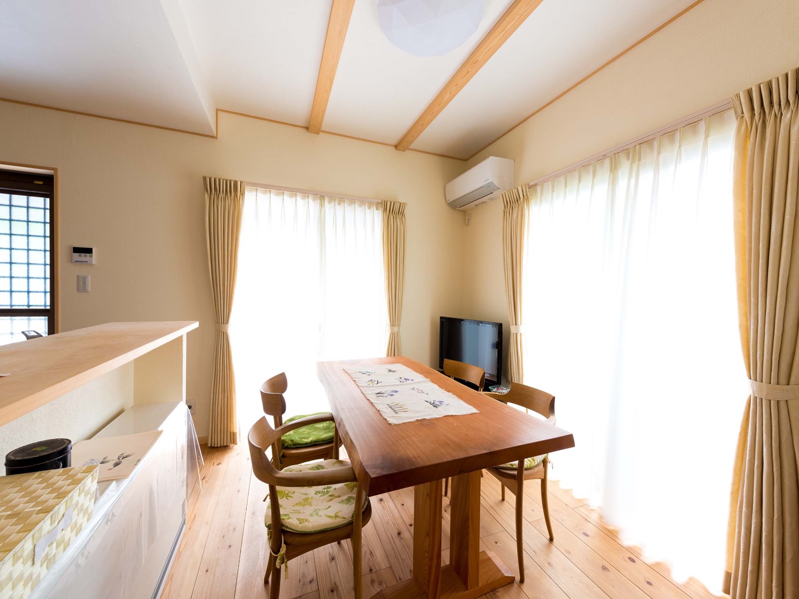 明るいダイニング