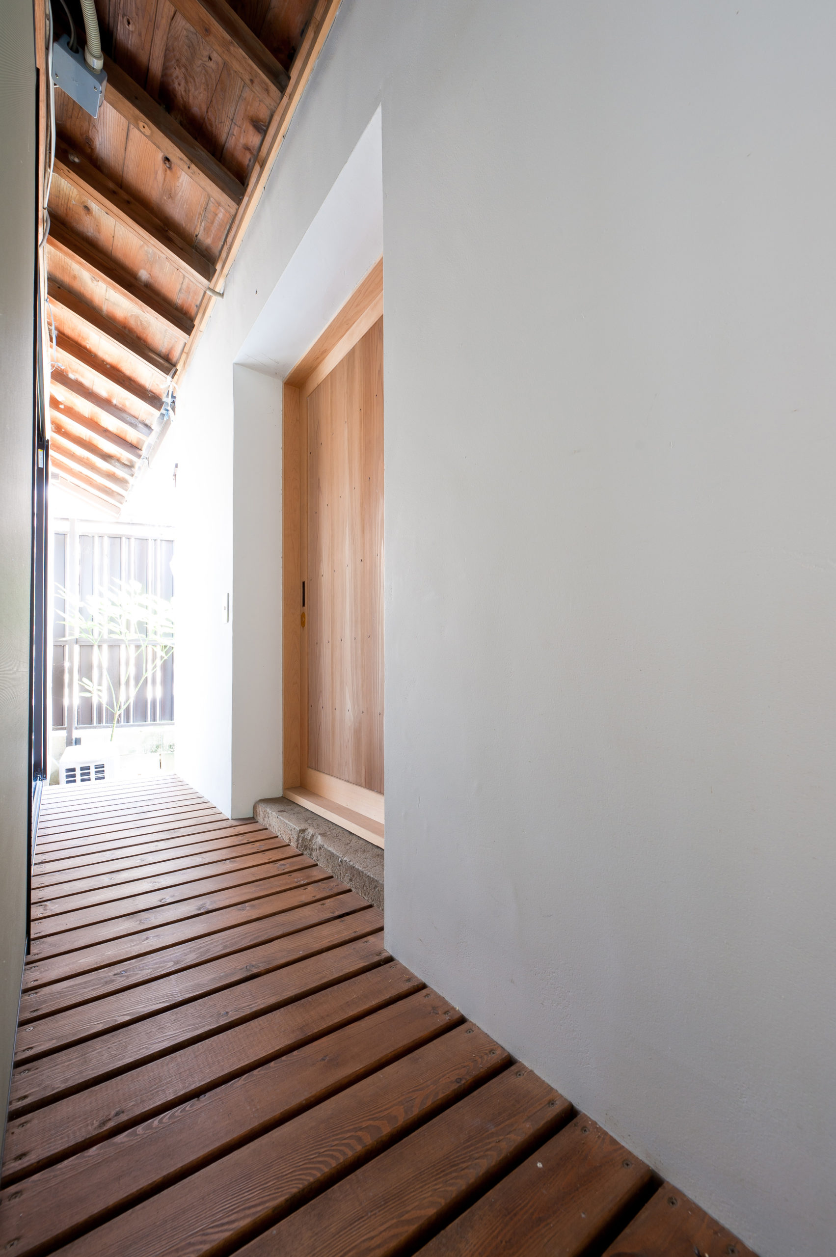 蔵とウッドデッキ