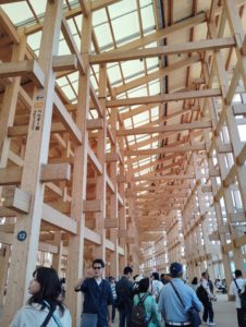 木組みの美しい大屋根リング