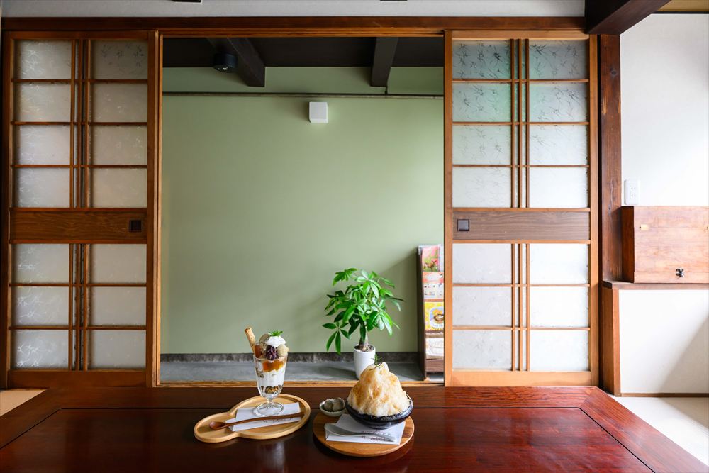 グリーンカラーの壁